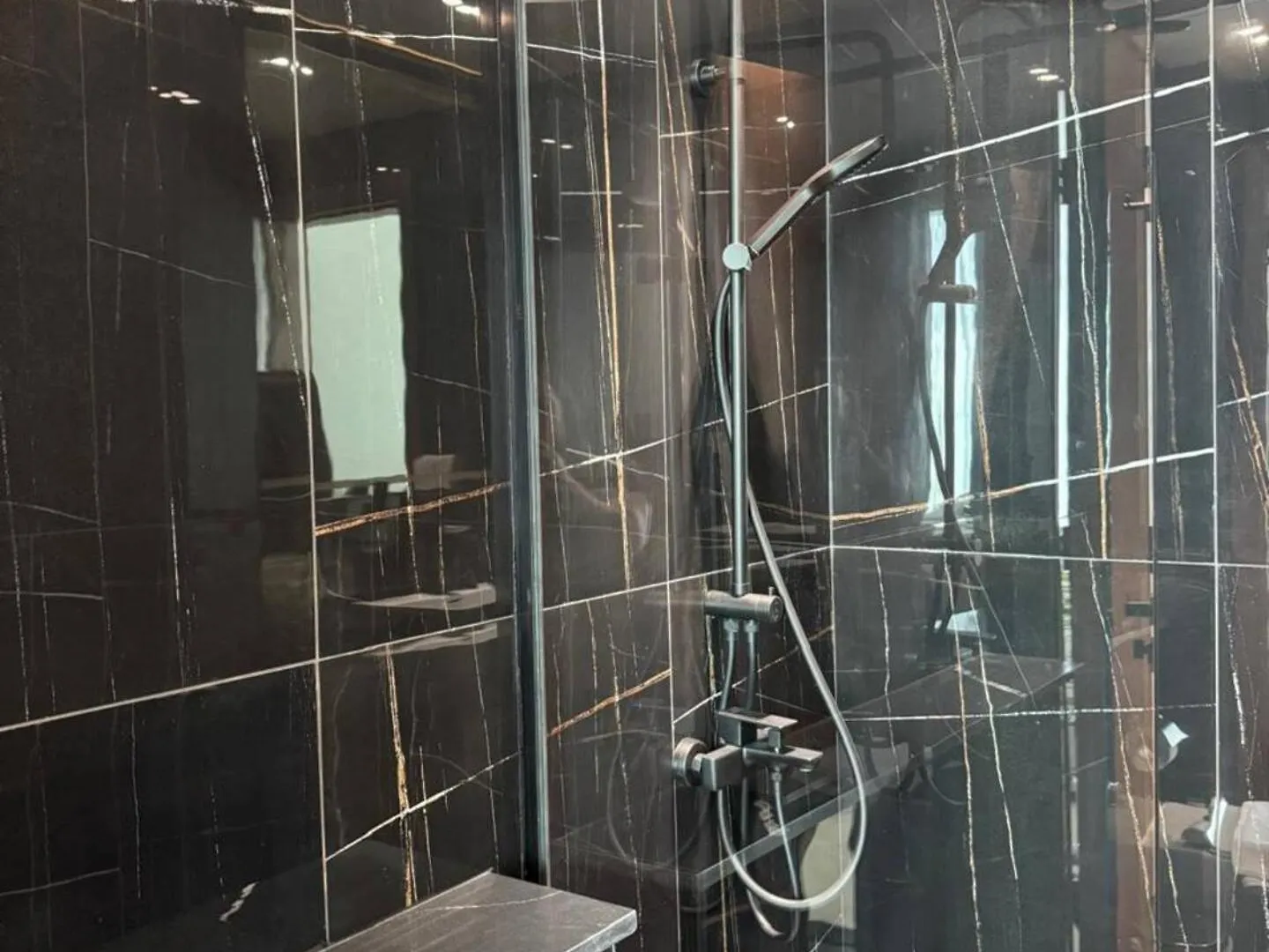Cozy 1-Bedroom Apartment In Jvc Dubai 0*,